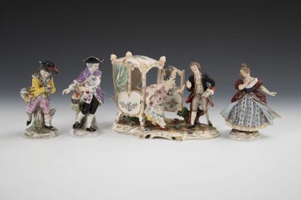 1 ensemble de figurines et 3 figurines.  
 

 2e m