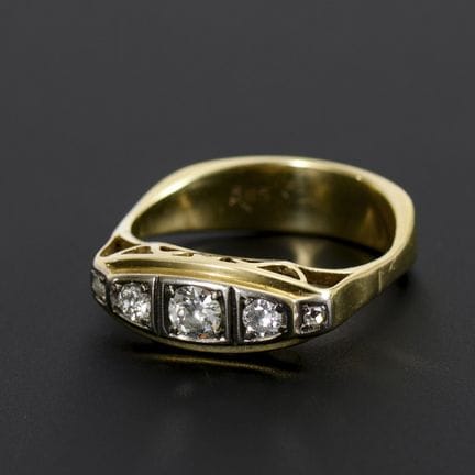 Art déco-Ring mit Brillanten.  
 

 
  
 

 Gelb- 