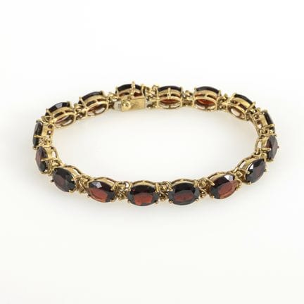 Bracciale con granati.  
 

 
  
 

 Punzonato in 