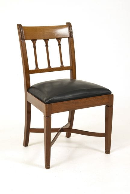 Chaise en acajou de style Biedermeier.  
 

 
  
 