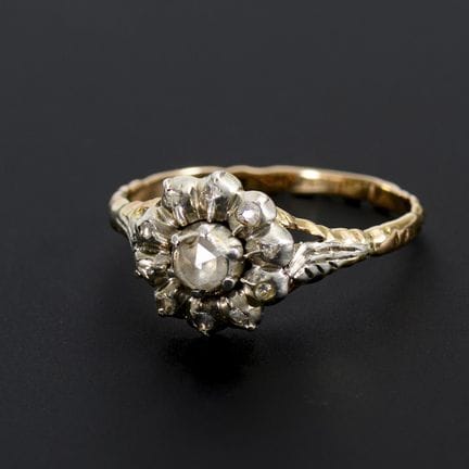 Historisierender Ring mit Diamanten im Rosenschlif
