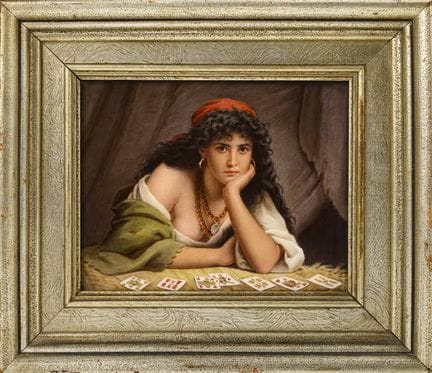Peinture sur porcelaine : « La cartomancienne ». H