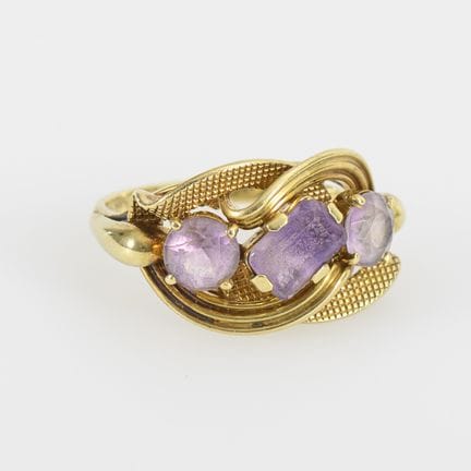 Ring mit Amethyst-Trilogie.  
 

 
  
 

 Gelbgold