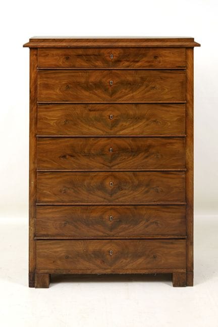 Commode Biedermeier à 7 tiroirs.  

XIXe siècle
 
