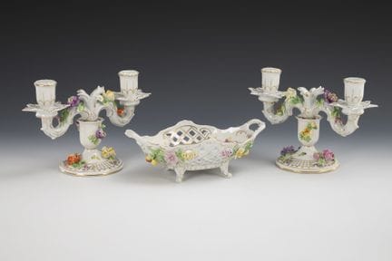 2 candelabros y 1 cuenco. Potschappel.  
 

 Marca
