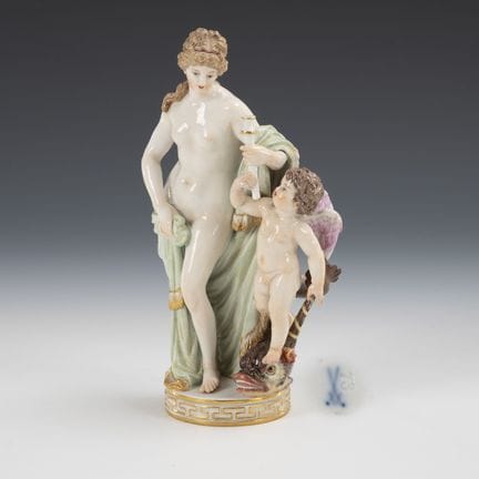 Venere con Cupido e un delfino. Meissen.  
 

 Spa