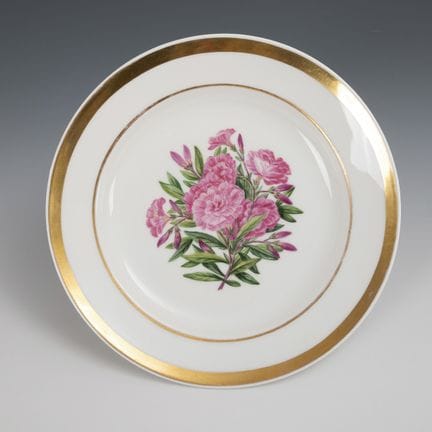 Piatto con decorazione floreale. KPM Berlino.  
 
