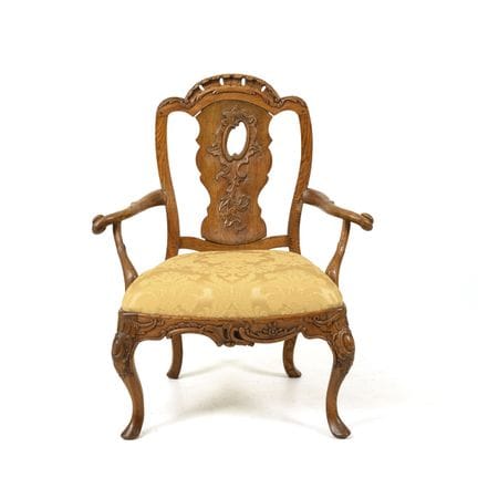 Fauteuil de style baroque.  
 

 
  
 

 Chêne mas