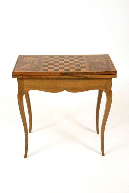 Folding game table.  
 

 19th century 
  
 

 Wal