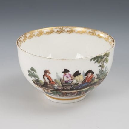 Tazza barocca con motivo contadino. Meissen.  
 

