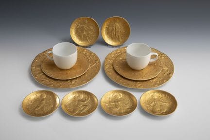 2套餐具和6个小盘子“魔笛”。罗森塔尔。  
 

 带有金质标志，20世纪下半叶。标有铭文。设计于