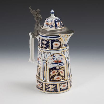 Weinkanne mit Imari-Dekor. Rauenstein.  
 

 Fähnc