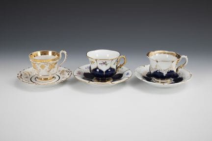 3只咖啡杯。迈森。  
 

 各种剑形印记，约1850年至1945年间，一级品。 
  
 

 