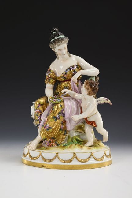 Vénus et Cupidon. L'une des plus anciennes sculptu