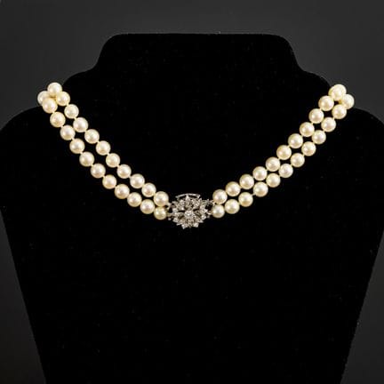 Collana a due fili di perle con chiusura in oro bi