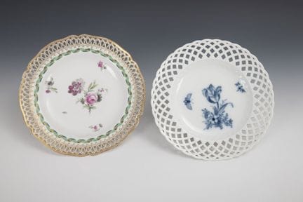 2 piatti traforati con decorazioni floreali. KPM B