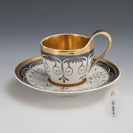 带银饰彩绘的展示杯。柏林皇家瓷器厂（KPM）。  
 

 权杖标志和蓝色彩绘标志，1803-181