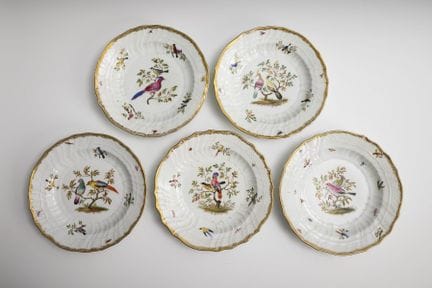 5 piatti con motivi di uccelli. Meissen.  

Marchi