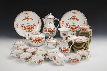 “印度珊瑚”茶具套装。迈森。  
 

 剑形标志，20世纪下半叶，一级品。 
  
 

 多色彩