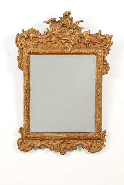 Miroir en stuc doré.  
 

 XIXe siècle. 
  
 

 Bo