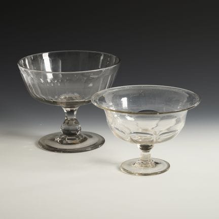 2 centrotavola in stile Biedermeier.  
 

 Intorno