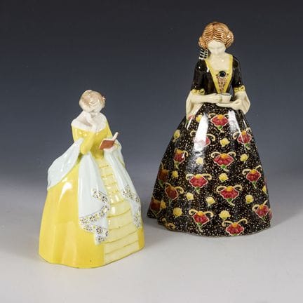 2 statuine: signore in abito a crinolina.  
 

 
 