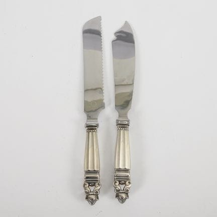 2 coltelli da tavola "Acorn" con manici in argento
