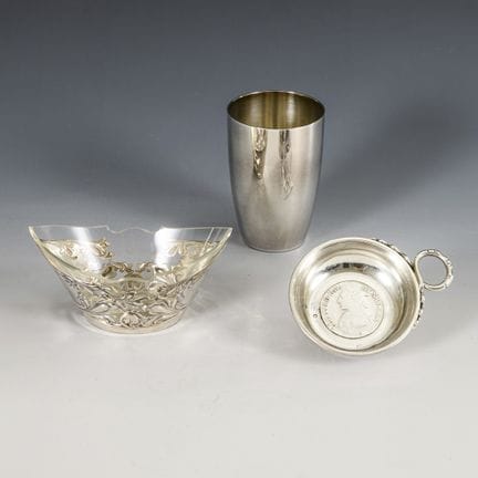 Set composto da 3 pezzi in argento.  

Tutti punzo