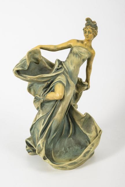 Vassoio in stile Art Nouveau con ballerina. Bernha