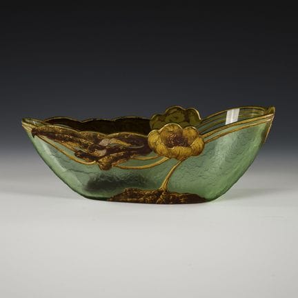 Vaso in stile Art Nouveau con decorazione a ninfee