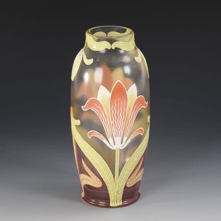 Vaso in stile Art Nouveau con decorazioni smaltate
