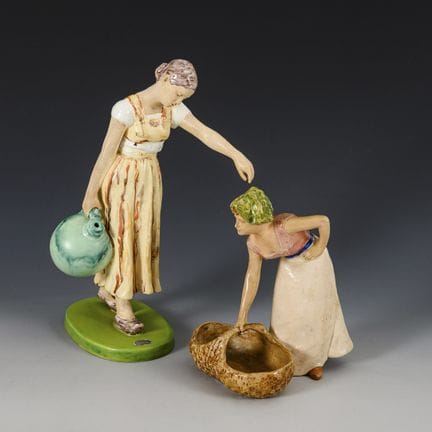 2 statuine: “Olandese con cesto” e “Portatrice di 