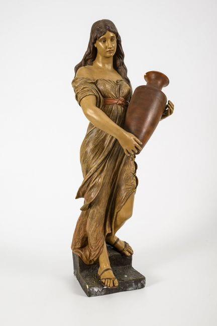 Figur: Vasenträgerin. Wiener Manufaktur Friedrich 