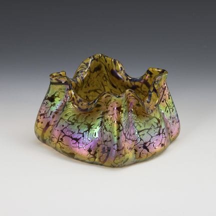 Vaso in stile Art Nouveau con granelli e frammenti