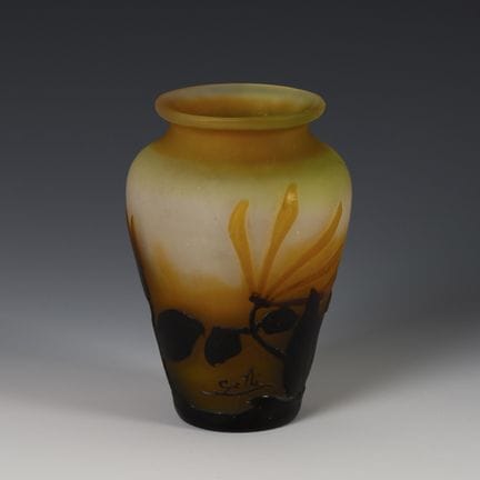 Vaso in stile Art Nouveau con decorazione a caprif