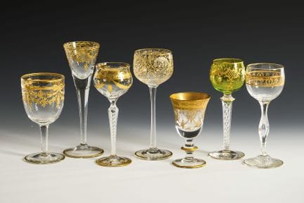 7 calici diversi.  
 

 Intorno al 1900. 
  
 

 V