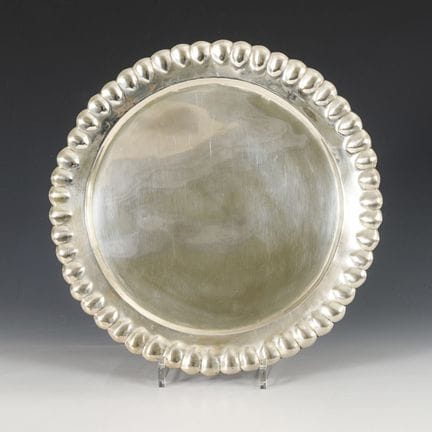 Vassoio in argento in stile Art Déco.  
 

 Marchi