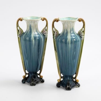Coppia di vasi in stile Art Nouveau. Faiencerie d'