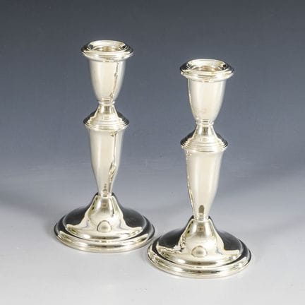 Par de candelabros sencillos de plata. Empire Ster