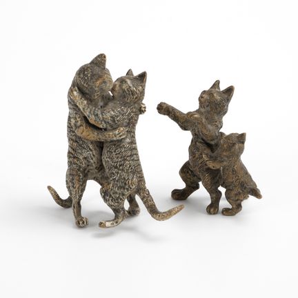 Wiener Bronze: 2 Katzengruppen 
 

 Bronze, polych