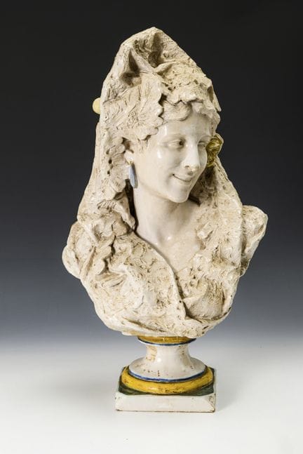 Grande busto femminile in maiolica “Manola” 
 

 S