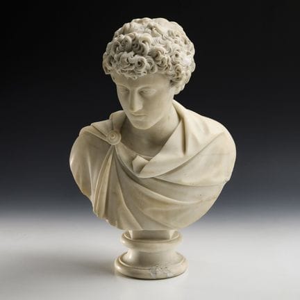 Busto di Marco Aurelio in paludamento 
 

 Marmo. 