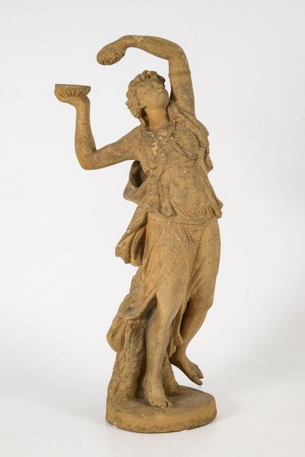 Baccante 
 

 Terracotta, di colore grigiastro. No
