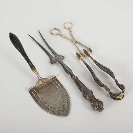 Set di 4 pezzi da tavola.  
 

 3 pezzi in argento