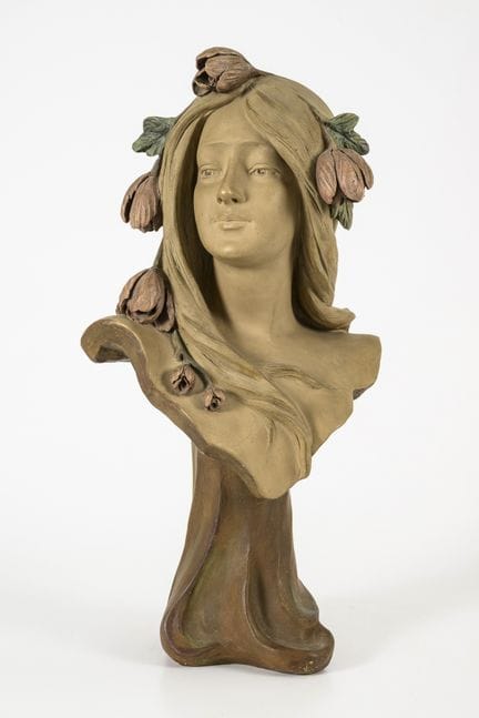 Jugendstil-Büste einer Nymphe mit Tulpenschmuck.  