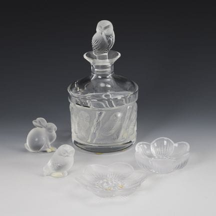 Caraffa, 2 piattini a forma di fiore, coniglio e g