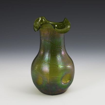 Vaso in stile Art Nouveau con protuberanze e rete 