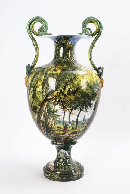 Vaso da terra in maiolica di grandi dimensioni.  
