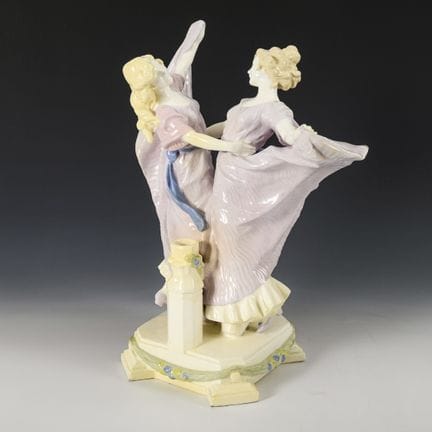 Base per lampada con due ballerine. Keramos, ceram