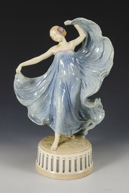 Ballerina in abito azzurro. Laboratorio viennese d